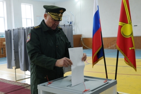 Предварительная явка на выборы президента РФ военнослужащих, членов их семьей и гражданских служащих Минобороны превышает 98%
