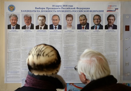 В Волгограде началось голосование на выборах президента РФ и региональном референдуме о времяисчислении