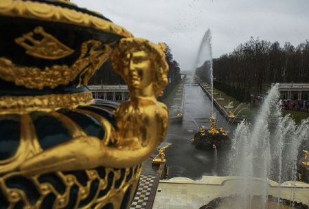 Петербургские ученые избавят фонтаны Петергофа от желтого налета, уменьшив жесткость воды