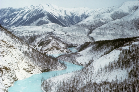 Начались работы по ослаблению прочности льда на реках Якутии
