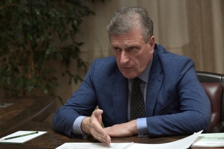 Губернатор Кировской области в 2017 году заработал 2,1 млн рублей