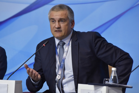 Глава Крыма намерен обратиться к вице-премьеру Козаку по поводу дорогих перелетов на полуостров