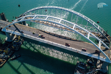 Движение автомобилей и автобусов по Крымскому мосту планируется открыть во второй половине мая
