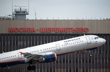 Молнии поразили два самолета при вылете из московского аэропорта "Шереметьево"