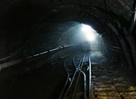 Один человек оказался под завалами в обрушившейся шахте в Туве - МЧС