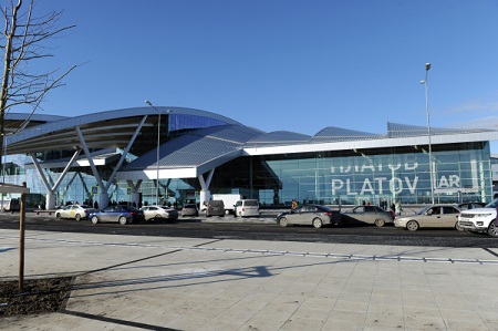 Пассажиры ростовского аэропорта "Платов" были эвакуированы из-за срабатывания пожарной сигнализации