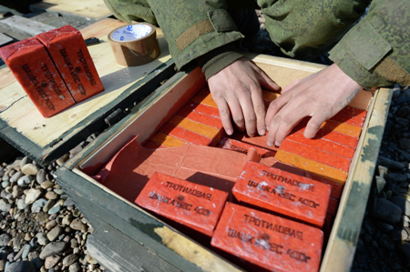 Боеприпасы мощностью 60 кг в тротиловом эквиваленте нашли в тайнике "черных копателей" в Белгородской области