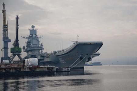 Около 60 млрд рублей запланировано выделить на ремонт и модернизацию авианосца "Адмирал Кузнецов"