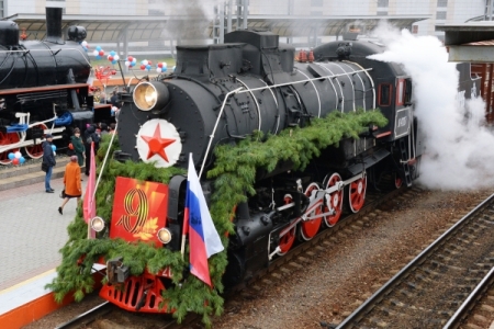 Ретро-поезда "Победа" проехали по Владивостоку и Хабаровску