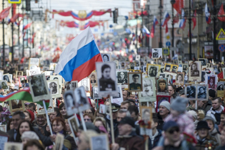 Свыше 1 млн человек вышли на акцию "Бессмертный полк" в Москве