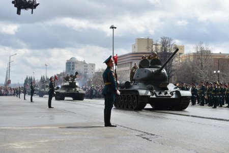 Раритетные экспонаты музея военной техники УГМК приняли участие в праздничном шествии в День Победы