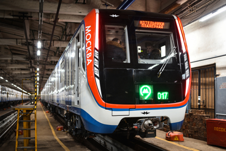 Поезд со сквозным проходом "Москва" запустили на Калужско-Рижской линии метро