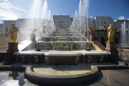 Весенний праздник фонтанов в "Петергофе" посвятят 100-летию музейной жизни бывших пригородных императорских резиденций