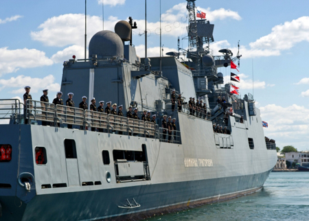 Фрегат "Адмирал Григорович" и сторожевой корабль "Пытливый" ЧФ идут в Севастополь после выполнения задач в Средиземном море