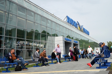 Калининградский аэропорт "Храброво" открыл буферную зону для болельщиков ЧМ