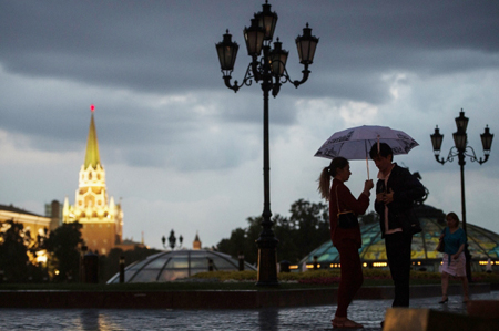 Штормовое предупреждение объявлено в Москве в ближайшие часы