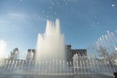 В Калининграде в рамках подготовки к ЧМ открыт светомузыкальный фонтан, подаренный городу Сбербанком