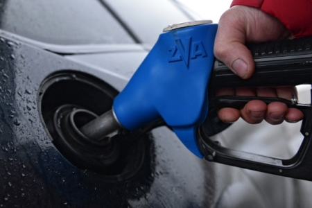 Недельный рост цен на бензин в РФ замедлился до 0,1%