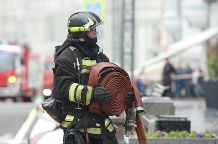 Жилой дом загорелся в центре Ростова-на-Дону, пострадавших нет