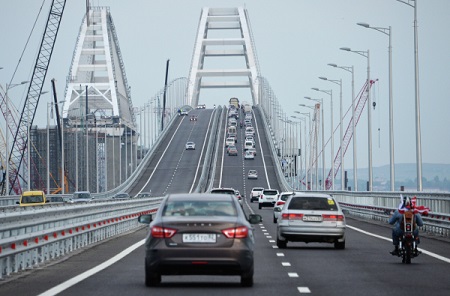 Полмиллиона автомобилей проехали по Крымскому мосту с момента открытия