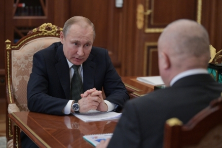 Путин пообещал губернатору Кузбасса новые автобусы, но потребовал, чтобы они ездили по нормальным дорогам