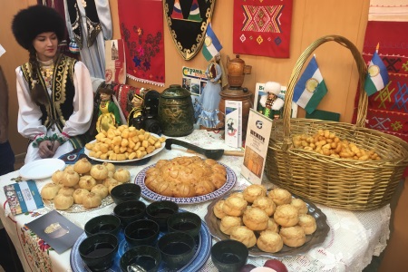 Иностранные болельщики приняли участие в фестивале национальной кухни в Екатеринбурге