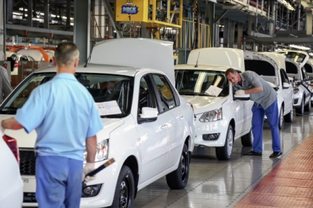 АвтоВАЗ с июля повысит оклады сотрудников в Тольятти
