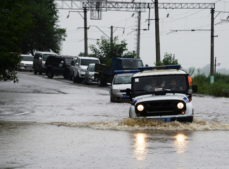 Дорожники увеличили количество техники на дороге в Кабардино-Балкарии, уровень воды в реке Баксан не спадает