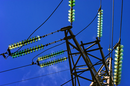 Энергетики полностью восстановили электроснабжение в Свердловской области