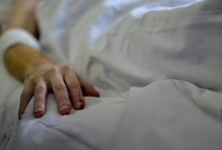 Башкирский врач сделал селфи с находящейся под наркозом пациенткой, проводится служебная проверка