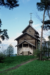 Реставраторы выпрямили новгородскую колокольню, прозванную в народе "Пизанской башней"