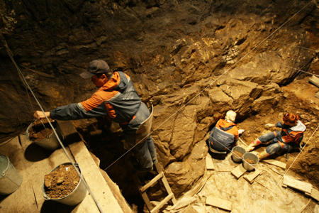 Археологи раскопали в окрестностях Великого Новгорода стену церкви Андрея Юродивого