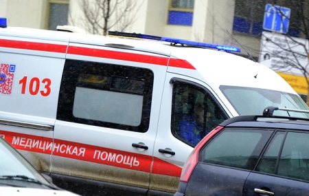 Легковушка въехала в остановку в Ижевске, пятеро пострадали