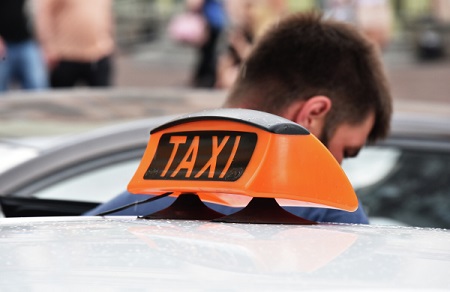 Московское такси развивается, но проблемы есть, сообщил Собянин