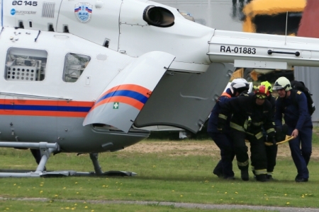 Застрявшие в горах Алтая туристы доставлены вертолетом к посту спасателей