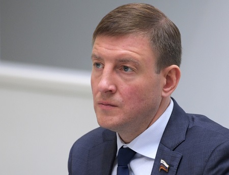 Секретарь Генсовета "Единой России" предложил отменить пенсионные преференции для парламентариев