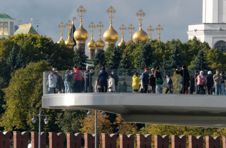 Почти 10 млн человек побывали в новом московском парке "Зарядье"