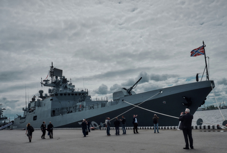Ракетный фрегат ЧФ "Адмирал Макаров" возвращается с Балтики в Севастополь