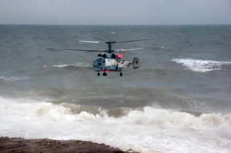 Субмарину условного противника ищут у берегов Крыма вертолёты Черноморского флота
