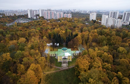 Горевшую в Псковской области усадьбу Строганова XIX века восстановят