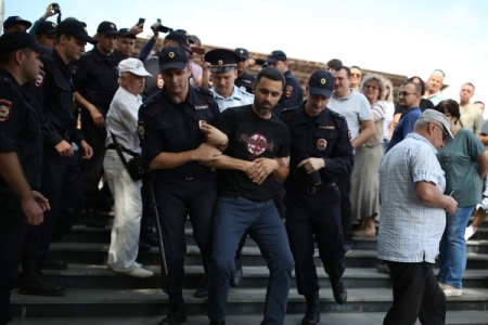 Арестовано семь участников шествия против повышения пенсионного возраста в Перми