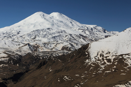Турист сорвался со склона Эльбруса на высоте 5100 метров