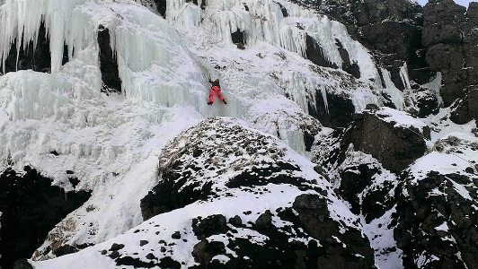 Фестиваль по ледолазанию на замерзших водопадах прошел на юге Сахалина