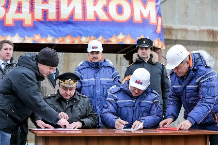 Завод "Звезда" в Приморье передал флоту модернизированную подлодку "Кузбасс"
