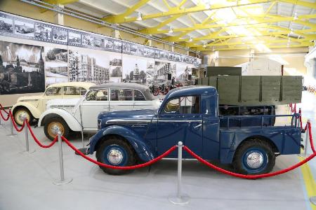 УГМК открыла новую выставочную площадку автомобильной техники