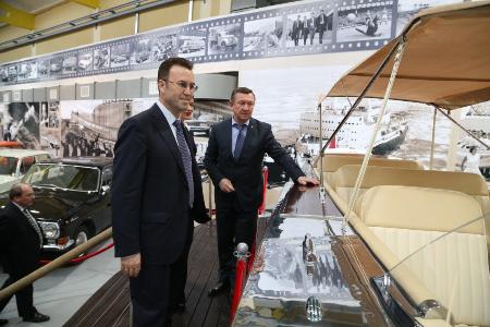 УГМК открыла новую выставочную площадку автомобильной техники