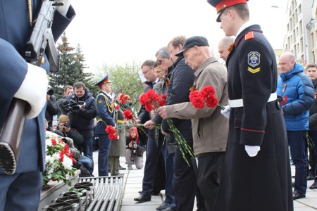 Военные парады, шествия "Бессмертного полка" и народные гуляния прошли в Сибири в День Победы