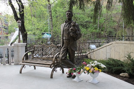 Памятник Федору Шаляпину
