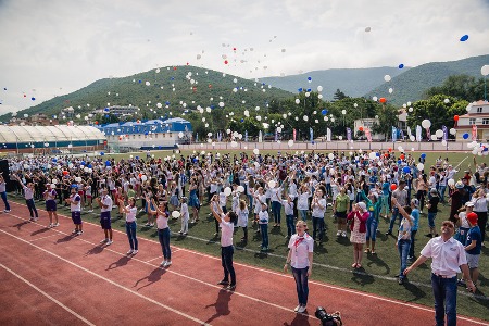 День открытых дверей в честь старта летнего сезона прошел во Всероссийском детском центре "Смена"