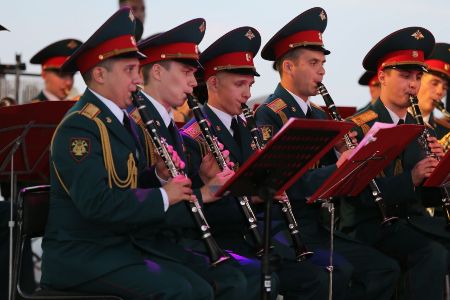 Центральный военный оркестр Минобороны РФ дал концерт в крепости Нарын-Кала в Дербенте